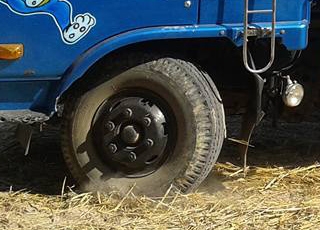 **485,000 บ.ต่อรอง/// 6ล้อดั้มดิน5คิว NISSAN UD DIESEL CMA-150แรง เครื่อง/เกียร์ เดิม 5สปีด Fหน้า-หลัง พ.พาวเวอร์ เบรคลม ดั้ม3.70ม.ยาง8.25/16 สวย พร้อมใช้ **ขาย NISSAN UD 150HP 6ล้อดั้มดิน5คิว สภาพสวย พร้อมใช้งาน เล่มครบ NISSAN UD DIESEL CMA81B FD6-6สูบ 1 **485,000 บ.ต่อรอง/// 6ล้อดั้มดิน5คิว NISSAN UD DIESEL CMA-150แรง เครื่อง/เกียร์ เดิม 5สปีด Fหน้า-หลัง พ.พาวเวอร์ เบรคลม ดั้ม3.70ม.ยาง8.25/16 สวย พร้อมใช้ **ขาย NISSAN UD 150HP 6ล้อดั้มดิน5คิว สภาพสวย พร้อมใช้งาน เล่มครบ NISSAN UD DIESEL CMA81B FD6-6สูบ 1