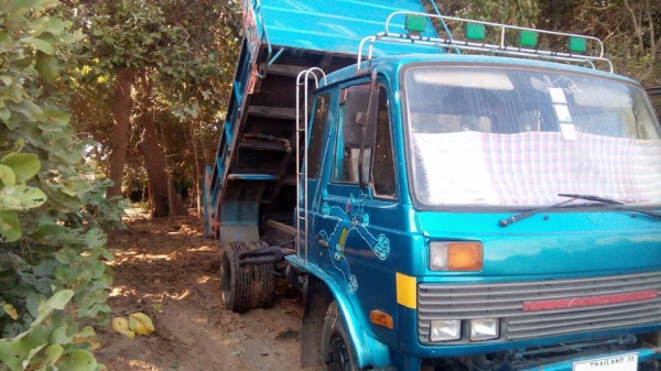 **485,000 บ.ต่อรอง/// 6ล้อดั้มดิน5คิว NISSAN UD DIESEL CMA-150แรง เครื่อง/เกียร์ เดิม 5สปีด Fหน้า-หลัง พ.พาวเวอร์ เบรคลม ดั้ม3.70ม.ยาง8.25/16 สวย พร้อมใช้ **ขาย NISSAN UD 150HP 6ล้อดั้มดิน5คิว สภาพสวย พร้อมใช้งาน เล่มครบ NISSAN UD DIESEL CMA81B FD6-6สูบ 1 **485,000 บ.ต่อรอง/// 6ล้อดั้มดิน5คิว NISSAN UD DIESEL CMA-150แรง เครื่อง/เกียร์ เดิม 5สปีด Fหน้า-หลัง พ.พาวเวอร์ เบรคลม ดั้ม3.70ม.ยาง8.25/16 สวย พร้อมใช้ **ขาย NISSAN UD 150HP 6ล้อดั้มดิน5คิว สภาพสวย พร้อมใช้งาน เล่มครบ NISSAN UD DIESEL CMA81B FD6-6สูบ 1