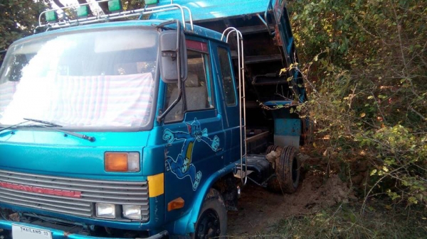 **485,000 บ.ต่อรอง/// 6ล้อดั้มดิน5คิว NISSAN UD DIESEL CMA-150แรง เครื่อง/เกียร์ เดิม 5สปีด Fหน้า-หลัง พ.พาวเวอร์ เบรคลม ดั้ม3.70ม.ยาง8.25/16 สวย พร้อมใช้ **ขาย NISSAN UD 150HP 6ล้อดั้มดิน5คิว สภาพสวย พร้อมใช้งาน เล่มครบ NISSAN UD DIESEL CMA81B FD6-6สูบ 1 **485,000 บ.ต่อรอง/// 6ล้อดั้มดิน5คิว NISSAN UD DIESEL CMA-150แรง เครื่อง/เกียร์ เดิม 5สปีด Fหน้า-หลัง พ.พาวเวอร์ เบรคลม ดั้ม3.70ม.ยาง8.25/16 สวย พร้อมใช้ **ขาย NISSAN UD 150HP 6ล้อดั้มดิน5คิว สภาพสวย พร้อมใช้งาน เล่มครบ NISSAN UD DIESEL CMA81B FD6-6สูบ 1