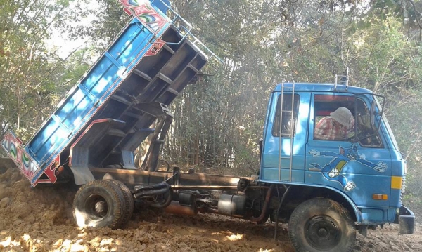 **485,000 บ.ต่อรอง/// 6ล้อดั้มดิน5คิว NISSAN UD DIESEL CMA-150แรง เครื่อง/เกียร์ เดิม 5สปีด Fหน้า-หลัง พ.พาวเวอร์ เบรคลม ดั้ม3.70ม.ยาง8.25/16 สวย พร้อมใช้ **ขาย NISSAN UD 150HP 6ล้อดั้มดิน5คิว สภาพสวย พร้อมใช้งาน เล่มครบ NISSAN UD DIESEL CMA81B FD6-6สูบ 1 **485,000 บ.ต่อรอง/// 6ล้อดั้มดิน5คิว NISSAN UD DIESEL CMA-150แรง เครื่อง/เกียร์ เดิม 5สปีด Fหน้า-หลัง พ.พาวเวอร์ เบรคลม ดั้ม3.70ม.ยาง8.25/16 สวย พร้อมใช้ **ขาย NISSAN UD 150HP 6ล้อดั้มดิน5คิว สภาพสวย พร้อมใช้งาน เล่มครบ NISSAN UD DIESEL CMA81B FD6-6สูบ 1