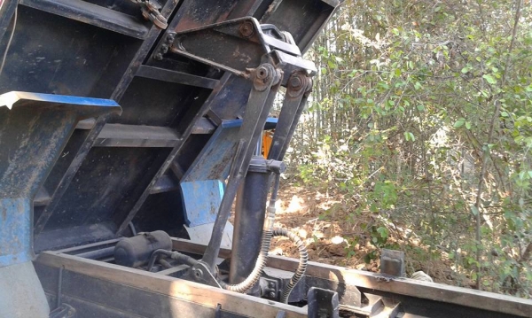 **485,000 บ.ต่อรอง/// 6ล้อดั้มดิน5คิว NISSAN UD DIESEL CMA-150แรง เครื่อง/เกียร์ เดิม 5สปีด Fหน้า-หลัง พ.พาวเวอร์ เบรคลม ดั้ม3.70ม.ยาง8.25/16 สวย พร้อมใช้ **ขาย NISSAN UD 150HP 6ล้อดั้มดิน5คิว สภาพสวย พร้อมใช้งาน เล่มครบ NISSAN UD DIESEL CMA81B FD6-6สูบ 1 **485,000 บ.ต่อรอง/// 6ล้อดั้มดิน5คิว NISSAN UD DIESEL CMA-150แรง เครื่อง/เกียร์ เดิม 5สปีด Fหน้า-หลัง พ.พาวเวอร์ เบรคลม ดั้ม3.70ม.ยาง8.25/16 สวย พร้อมใช้ **ขาย NISSAN UD 150HP 6ล้อดั้มดิน5คิว สภาพสวย พร้อมใช้งาน เล่มครบ NISSAN UD DIESEL CMA81B FD6-6สูบ 1