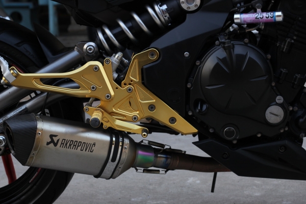 <เอิร์ท พิดโลก>ขาย ER6N 2012 สีขาว เกียโยง กันสะบัด ท่ออคา ท้ายสั้น แต่งทั้งคัน