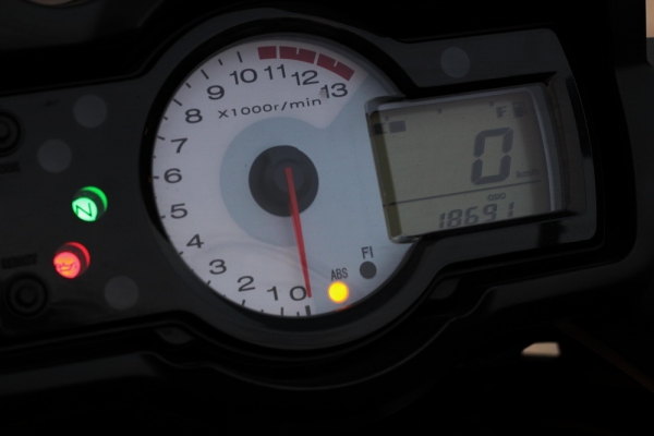 <เอิร์ท พิดโลก> ขาย Versys 650 ธันวา ปี2012  วิ่งน้อย รถกริฟ ยางใหม่ แต่งSWmotech