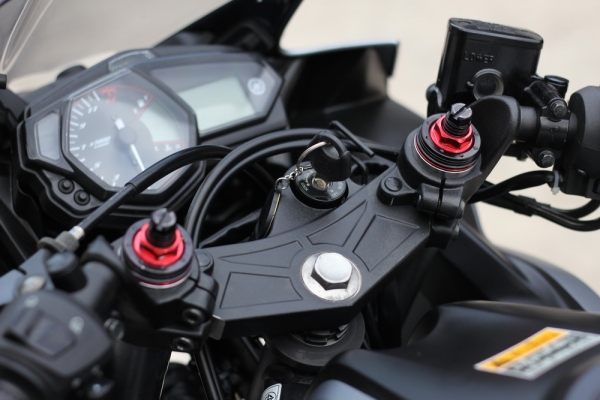 <เอิร์ทพิดโลก>ขาย R3 สภาพสวย ไม่มีล้มไม่มีชน วิ่ง5,xxxโล เกียรโยง ท่อสูตร ของเดิมครบ