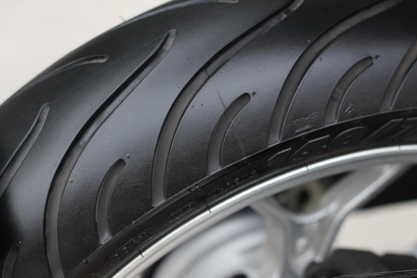 <เอิร์ทพิดโลก>ขาย R3 สภาพสวย ไม่มีล้มไม่มีชน วิ่ง5,xxxโล เกียรโยง ท่อสูตร ของเดิมครบ