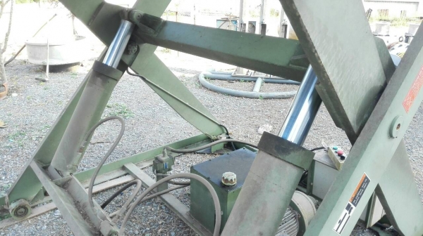 Sell>> X-lift ยกของขนาด 5 ตัน. สภาพสวยของใหม่เก่าเก็บระบบไฟกับปั้มไฮดรอลิคเดินดีมาก ฐานกว้าง 210&times;280 cm. สวยสดใหม่!!