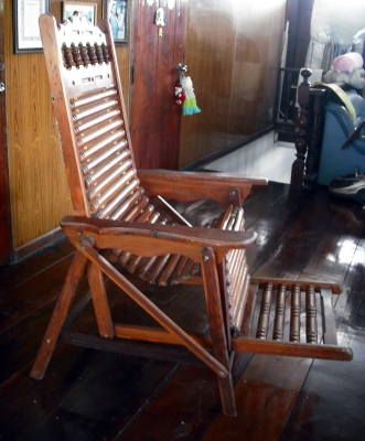 เก้าอี้ไม้ปรับเอนนอนได้