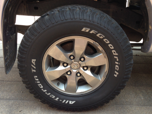 ล้อแท้ Toyota Vigo Champ ตัวพิเศษ50ปี ขอบ16 สภาพสวย สีเดิม ไม่มีซ่อม พร้อมน็อตเดิม 24ตัว (ไม่มียาง) ราคาไม่แพง