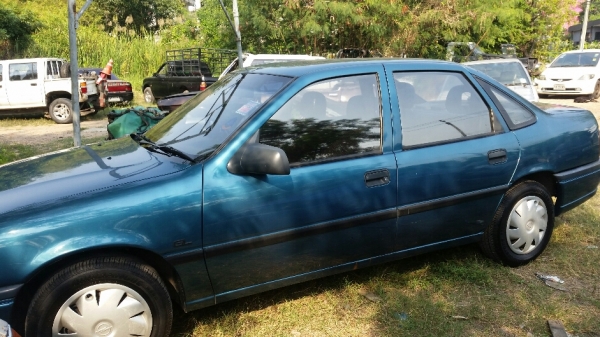 Opel เครื่อง ภายในสวย สีสวย ขับกลับ ทะเบียน ถึงปี 60 35,000