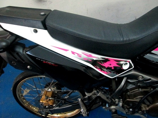 KSR  สีชมพูดำ ( สต๊าทมือ ) ปี 57 แต่งล้อ 17 ให้ความ เท่ ทำงานอีกครั้ง สีสวยมาก  แถม3รายการ 30900