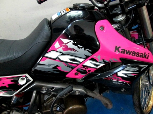 KSR  สีชมพูดำ ( สต๊าทมือ ) ปี 57 แต่งล้อ 17 ให้ความ เท่ ทำงานอีกครั้ง สีสวยมาก  แถม3รายการ 30900