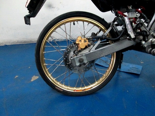 KSR  สีชมพูดำ ( สต๊าทมือ ) ปี 57 แต่งล้อ 17 ให้ความ เท่ ทำงานอีกครั้ง สีสวยมาก  แถม3รายการ 30900