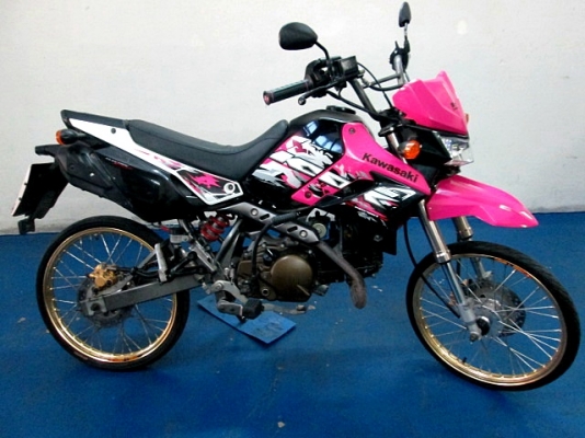 KSR  สีชมพูดำ ( สต๊าทมือ ) ปี 57 แต่งล้อ 17 ให้ความ เท่ ทำงานอีกครั้ง สีสวยมาก  แถม3รายการ 30900