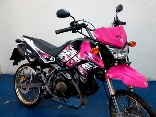 KSR  สีชมพูดำ ( สต๊าทมือ ) ปี 57 แต่งล้อ 17 ให้ความ เท่ ทำงานอีกครั้ง สีสวยมาก  แถม3รายการ 30900