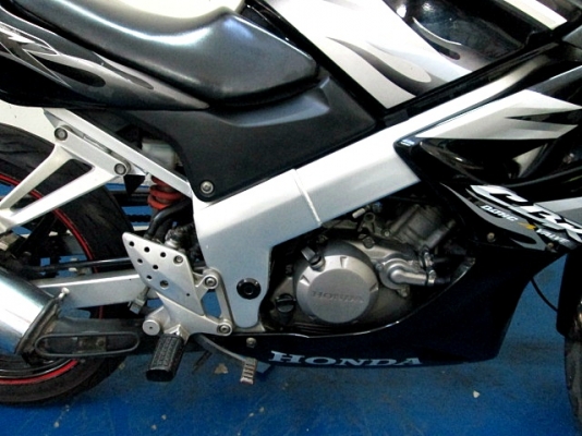 CBR 150 สีดำ อมตะ สต้าทมือ ( รถบ้านตีเทิร์นเข้ามา ) เครื่องดีมาก สต๊าทง่าย เครื่องเงียบดี ฟรีโอน แถมหมวกกันน็อกจัดไป  24900