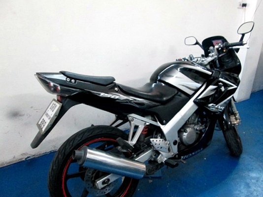 CBR 150 สีดำ อมตะ สต้าทมือ ( รถบ้านตีเทิร์นเข้ามา ) เครื่องดีมาก สต๊าทง่าย เครื่องเงียบดี ฟรีโอน แถมหมวกกันน็อกจัดไป  24900