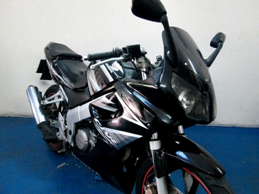 CBR 150 สีดำ อมตะ สต้าทมือ ( รถบ้านตีเทิร์นเข้ามา ) เครื่องดีมาก สต๊าทง่าย เครื่องเงียบดี ฟรีโอน แถมหมวกกันน็อกจัดไป  24900