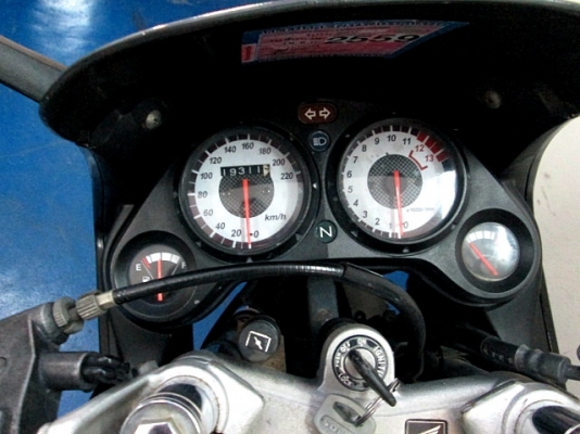 CBR 150 สีดำ อมตะ สต้าทมือ ( รถบ้านตีเทิร์นเข้ามา ) เครื่องดีมาก สต๊าทง่าย เครื่องเงียบดี ฟรีโอน แถมหมวกกันน็อกจัดไป  24900