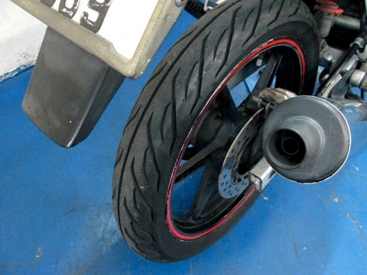 CBR 150 สีดำ อมตะ สต้าทมือ ( รถบ้านตีเทิร์นเข้ามา ) เครื่องดีมาก สต๊าทง่าย เครื่องเงียบดี ฟรีโอน แถมหมวกกันน็อกจัดไป  24900