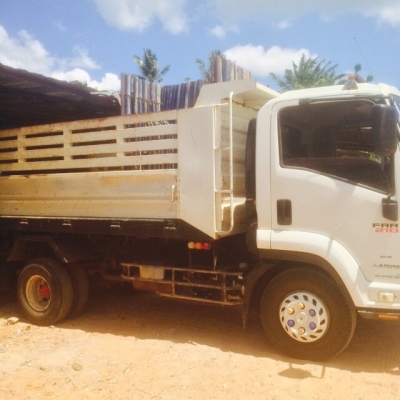 รถอีซูซุ 6 ล้อดั้ม FRR 210 แรงม้า  ปี 53.  ( รถวิ่ง 9x,xxx กม. )    สนใจติดต่อ  081 - 6079515