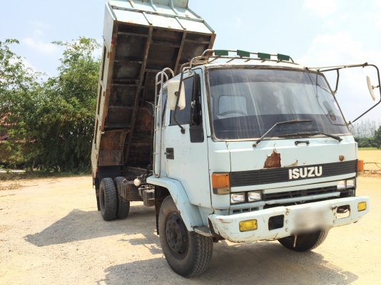 รถอีซูซุ 6 ล้อดั้ม  160 แรงม้า  ปี 33.   สนใจติดต่อ  081 - 6079515