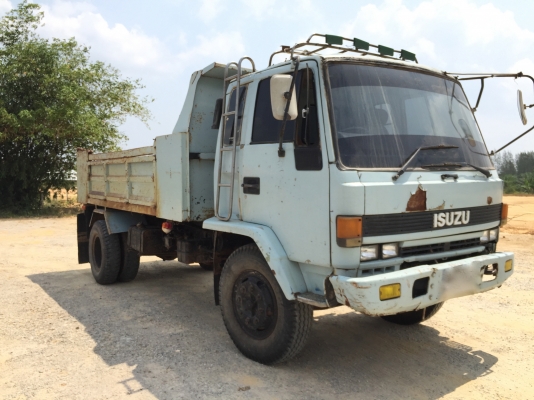 รถอีซูซุ 6 ล้อดั้ม  160 แรงม้า  ปี 33.   สนใจติดต่อ  081 - 6079515