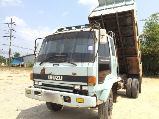 รถอีซูซุ 6 ล้อดั้ม  160 แรงม้า  ปี 33.   สนใจติดต่อ  081 - 6079515