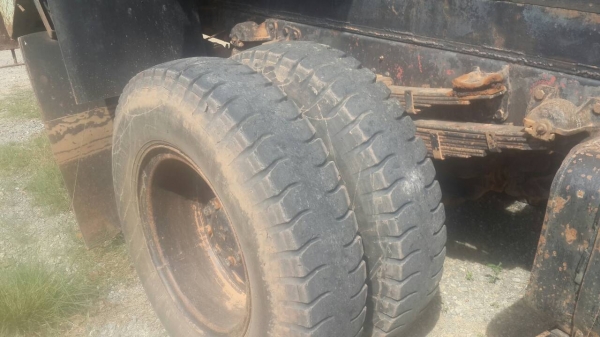 รถอีซูซุ 6 ล้อดั้ม  160 แรงม้า  ปี 33.   สนใจติดต่อ  081 - 6079515