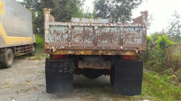 รถอีซูซุ 6 ล้อดั้ม  160 แรงม้า  ปี 33.   สนใจติดต่อ  081 - 6079515