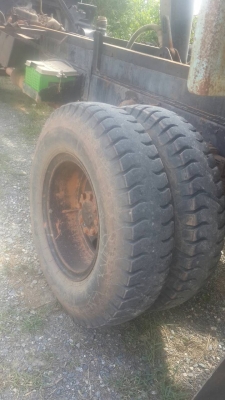 รถอีซูซุ 6 ล้อดั้ม  160 แรงม้า  ปี 33.   สนใจติดต่อ  081 - 6079515