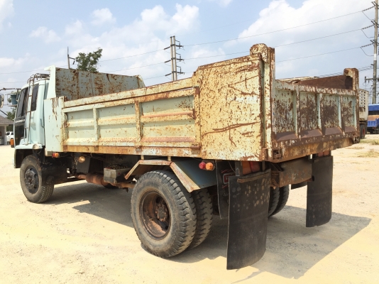 รถอีซูซุ 6 ล้อดั้ม  160 แรงม้า  ปี 33.   สนใจติดต่อ  081 - 6079515