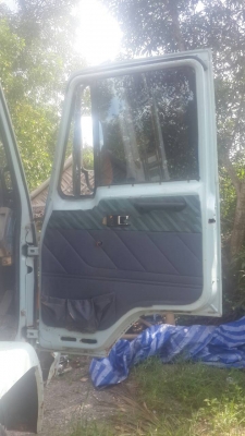 รถอีซูซุ 6 ล้อดั้ม  160 แรงม้า  ปี 33.   สนใจติดต่อ  081 - 6079515