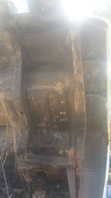 รถอีซูซุ 6 ล้อดั้ม  160 แรงม้า  ปี 33.   สนใจติดต่อ  081 - 6079515