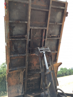 รถอีซูซุ 6 ล้อดั้ม  160 แรงม้า  ปี 33.   สนใจติดต่อ  081 - 6079515