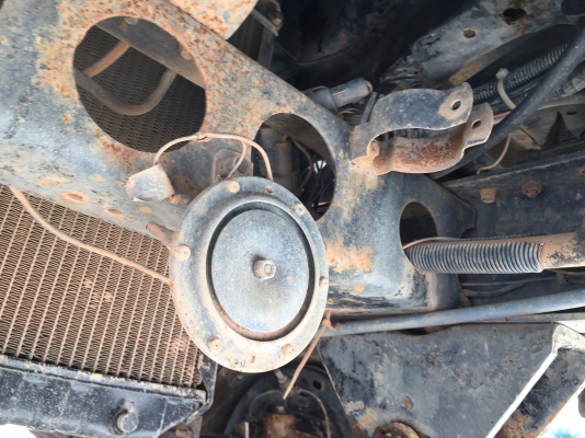 รถอีซูซุ 6 ล้อดั้ม  160 แรงม้า  ปี 33.   สนใจติดต่อ  081 - 6079515