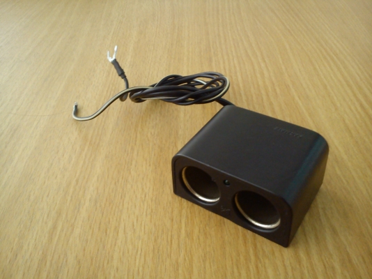 ช่องต่อพ่วงไฟที่จุดบุหรี่ แบบ2ช่อง CARMATE ช่องต่อพ่วงไฟที่จุดบุหรี่ แบบ2ช่อง CARMATE