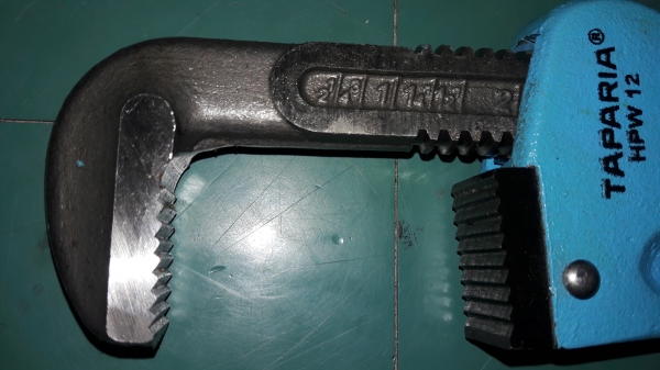 ขายคอม้าขาเดียวทาปาเรียขนาด12" งานเก่าเก็บหลายปีเหล็กดี ขายคอม้าขาเดียวทาปาเรียขนาด12" งานเก่าเก็บหลายปีเหล็กดี