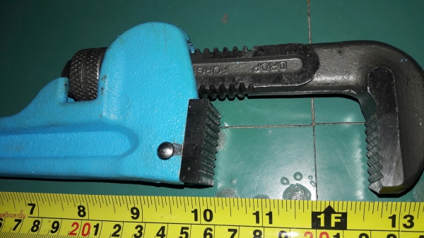 ขายคอม้าขาเดียวทาปาเรียขนาด12" งานเก่าเก็บหลายปีเหล็กดี ขายคอม้าขาเดียวทาปาเรียขนาด12" งานเก่าเก็บหลายปีเหล็กดี