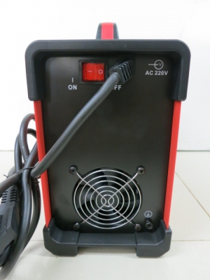 เครื่องเชื่อมอินเวอร์เตอร์ 300 A ยี่ห้อ Bonchi รุ่น MMA-300 ของใหม่ ตัวเบา ยกง่าย มีจอแอลซีดี