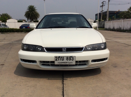 ขายรถ Honda accord ไฟท้าย 2ก้อน ปี97 เครื่องเดิม 2.2 เกียร์ธรรมดา ไฟฟ้าทั้งคัน ภายในเดิมๆสวยสะอาด แอร์เย็นวิทยุCD ตัวถังทนงดีสีเต็มเงาทั้งคัน แม็กขอบ 17" รถขับดีครับ พร้อมใช้งาน ภาษี59 ธันวาคม เล่มพร้อม ขับกลับได้เลยครับ ขายถูก