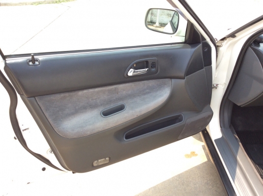 ขายรถ Honda accord ไฟท้าย 2ก้อน ปี97 เครื่องเดิม 2.2 เกียร์ธรรมดา ไฟฟ้าทั้งคัน ภายในเดิมๆสวยสะอาด แอร์เย็นวิทยุCD ตัวถังทนงดีสีเต็มเงาทั้งคัน แม็กขอบ 17" รถขับดีครับ พร้อมใช้งาน ภาษี59 ธันวาคม เล่มพร้อม ขับกลับได้เลยครับ ขายถูก