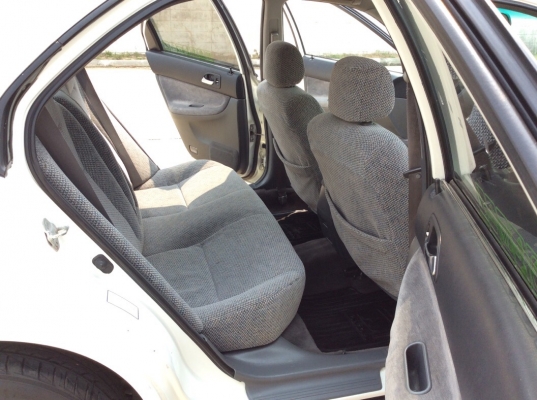 ขายรถ Honda accord ไฟท้าย 2ก้อน ปี97 เครื่องเดิม 2.2 เกียร์ธรรมดา ไฟฟ้าทั้งคัน ภายในเดิมๆสวยสะอาด แอร์เย็นวิทยุCD ตัวถังทนงดีสีเต็มเงาทั้งคัน แม็กขอบ 17" รถขับดีครับ พร้อมใช้งาน ภาษี59 ธันวาคม เล่มพร้อม ขับกลับได้เลยครับ ขายถูก