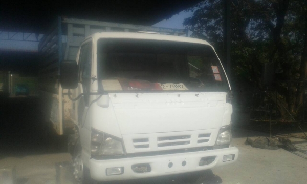 ขายรถบรรทุก 6 ล้อกระรั้ว ISUZU NQR 175 แรงม้าปี 2550 ยาว 4.30 เมตร ไมล์ 200000 กม.ราคา 600000