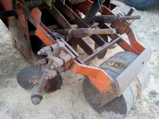 เครื่องปลูกอ้อย ล่องคู่ ใส่รถไถใหญ่ 50 แรงขึ้นไป