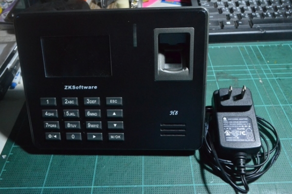 เครื่องสแกนลายนิ้วมือลงเวลพนักงาน ZK รุ่นH8