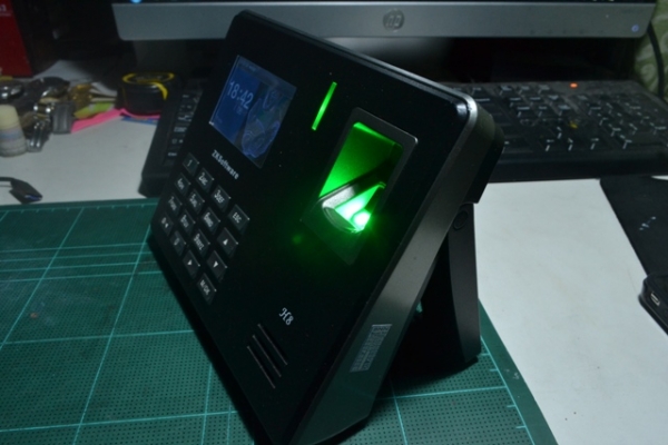 เครื่องสแกนลายนิ้วมือลงเวลพนักงาน ZK รุ่นH8