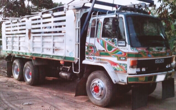 ISUZU ROCKY FXZ 210 HP 6SA1 สิบล้อดั๊มพ์ กระบะดั๊มพ์เหล็ก 12 ตันของ KAC สภาพสวยพร้อมบรรทุกพร้อมใช้งานได้เลยครับ เครื่องยนต์แน่นดีแรงดีเดิมๆ ภายในห้องเก๋งคอนโซลสวยครบพร้อม พวงมาลัยเพาเวอร์ ระบบเบรคทริ๊ปฟี้ครบครัน ช่วงล่างแน่นคัชซีสวยไม่มีบวม ยางสภาพดี 10 เ