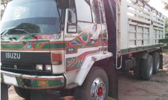 ISUZU ROCKY FXZ 210 HP 6SA1 สิบล้อดั๊มพ์ กระบะดั๊มพ์เหล็ก 12 ตันของ KAC สภาพสวยพร้อมบรรทุกพร้อมใช้งานได้เลยครับ เครื่องยนต์แน่นดีแรงดีเดิมๆ ภายในห้องเก๋งคอนโซลสวยครบพร้อม พวงมาลัยเพาเวอร์ ระบบเบรคทริ๊ปฟี้ครบครัน ช่วงล่างแน่นคัชซีสวยไม่มีบวม ยางสภาพดี 10 เ