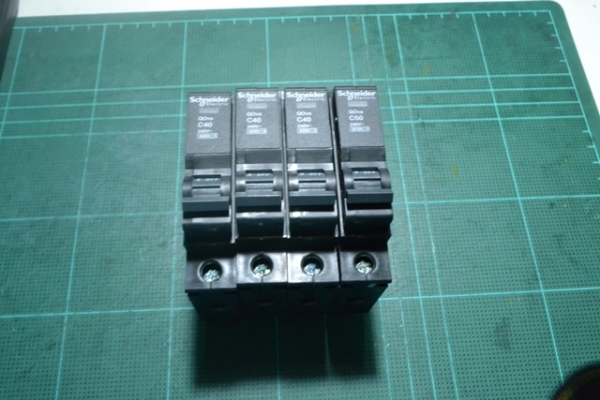 ลูกเซอร์กิตSchneider 50A 1 ตัว 40A 3ตัว ขายรวม 4 ตัว