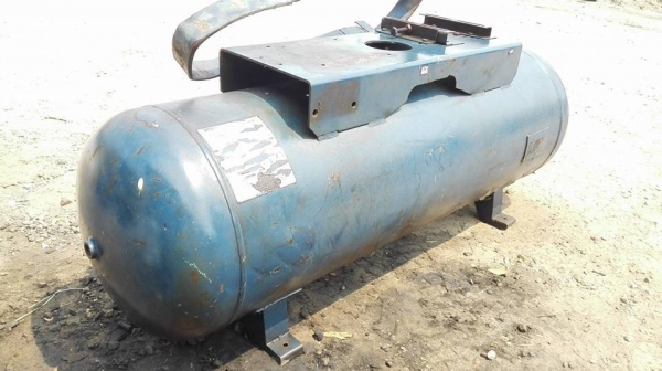 Sell>> ถังลม Champions USA. ขนาด 300 ลิตร. สภาพเดิมไม่มีผุ ถังหนา สวยๆเดิมๆพร้อมใช้.